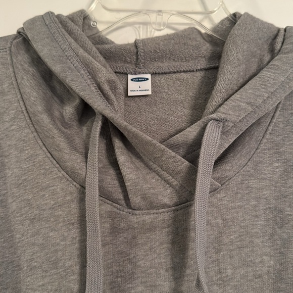 Old Navy tulip hem hoodie with side pockets - Picture 2 of 10